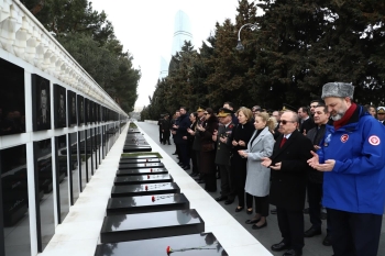 ATİB nümayəndə heyəti Bakı Türk Şəhidliyini ziyarət edib - [red]FOTOLAR[/red] | FED.az