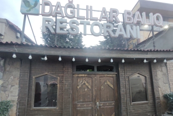 Bu restoranda qida məhsulları döşəmənin üzərində saxlanılırmış... - FOTOLAR