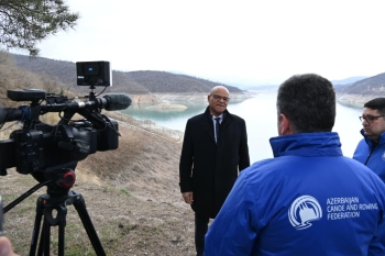 Beynəlxalq kanoe federasiyalarının prezidentləri Sərsəng su anbarına baxış keçiriblər - FOTOLAR | FED.az
