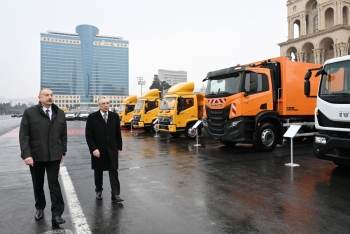 Prezident xüsusi təyinatlı avtomobillərlə tanış olub - FOTOLAR[b][red] - YENİLƏNİB[/red][/b] | FED.az