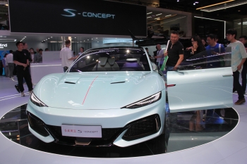 Pekində dünyanın ən böyük avtomobil sərgisi öz işinə başlayıb - FOTOLAR | FED.az