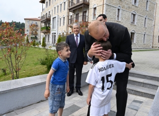 İlham Əliyev və Sərdar Berdiməhəmmədov Şuşada birinci yaşayış kompleksində olublar - FOTOLAR | FED.az