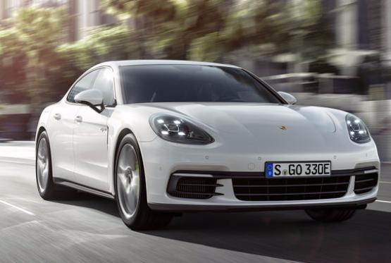 Porsche представил новое поколение гибридного седана Panamera на автошоу в Париже