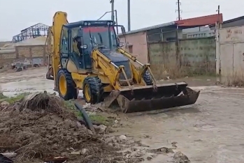 “Azərişıq” leysan yağışlarının yaratdığı fəsadları aradan qaldırmaq üçün 24 saatlıq gücləndirilmiş iş rejimində çalışır - VİDEO
