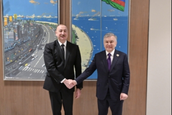 İlham Əliyev Şavkat Mirziyoyevlə görüşüb