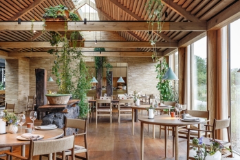 Hindistan vətəndaşı Azərbaycanda 50 min kapital ilə - RESTORAN AÇIB