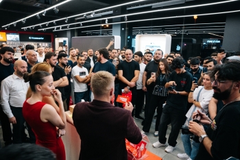 “Kontakt”da “iPhone 18 Pro” seriyasına axın: [red]4-cü il ardıcıl satış rekordu – FOTO[/red] | FED.az