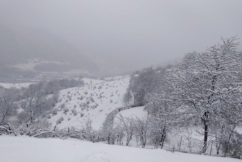 Şahdağ, Gədəbəy, Daşkəsən, Qrız və Xınalığa qar yağıb