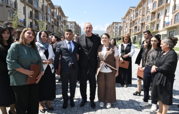 Prezident Kəlbəcər şəhərinin sakinləri ilə görüşüb, onlara mənzillərin açarlarını təqdim edib - [red]YENİLƏNİB[/red] | FED.az