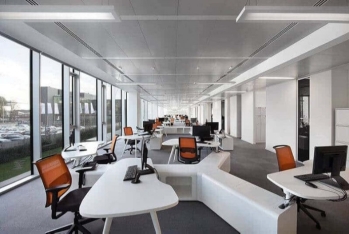 Dövlət qurumu kişi sahibkardan 225,7 min manata ofis icarəyə götürdü