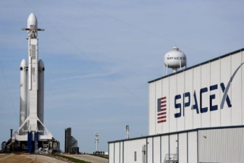 “SpaceX”in səhmləri ticarətin ilk günündə 19% artıb