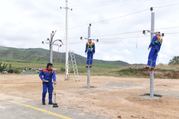“Azərişığ”ın təşkil etdiyi "Yeni nəsil energetiklərin innovasiya və ustalıq müsabiqəsi" başa çatıb | FED.az