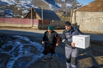 Daşkəsəndə aztəminatlı ailələrə bayram sovqatı təqdim edilib - FOTOLAR | FED.az