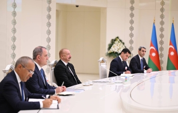 Prezident İlham Əliyevin Türkmənistan Xalq Məsləhətinin sədri ilə geniş tərkibdə görüşü başlayıb | FED.az