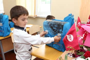 “Nar” Tərtər və Füzulinin birincilərini məktəb ləvazimatları ilə - Təmin Edib | FED.az