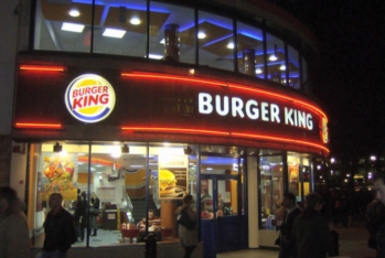 Bakıdakı "Burger King" işçilər axtarır - MAAŞ 600-700-750-850-1100-1300 MANAT - VAKANSİYALAR