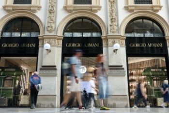 Çanta tikmək geyimdən sərfəli imiş - «Armani»nin milyardlıq imperiyası satılacaq