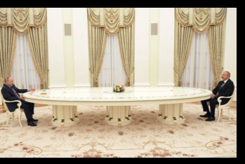 Putinin məşhur masasının qiyməti - BƏLLİ OLUB