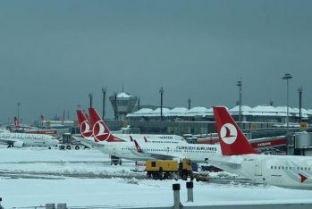 İstanbul hava limanında uçuşlar - DAYANDIRILIB