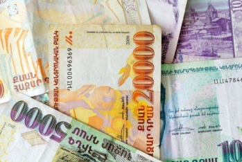 Ermənistanda dollar və avro bahalaşdı – Dram Dəyərdən Düşür