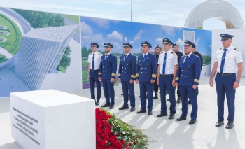 “Azərbaycan Hava Yolları” QSC-nin rəhbərliyi və kollektivi şəhidlərin əziz xatirəsini yad edib | FED.az