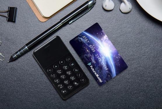 Bank kartı ölçüsündə smartfon