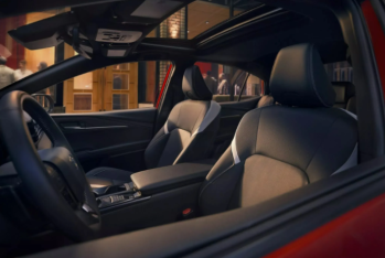Yeni «Toyota Camry» təqdim edildi – CƏMİ 5 LİTR İŞLƏDİR - FOTOLAR