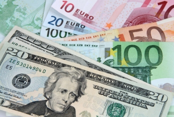 Moskva birjasında dolların məzənnəsi 78,03 rubla düşüb