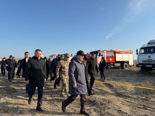 Təyyarə qəzası ilə bağlı yaradılan dövlət komissiyasının üzvləri hadisə yerindədir  - FOTO | FED.az