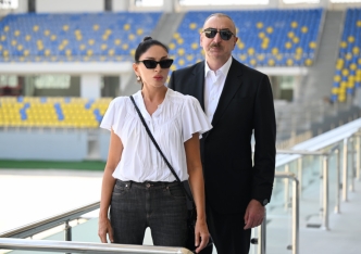 Prezident İlham Əliyev Mehriban Əliyeva Gəncə şəhər stadionunda tikinti işlərinin gedişi ilə tanış olublar - [red]YENİLƏNİB[/red] | FED.az