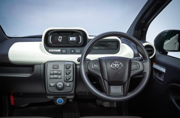 Toyota выпустила сверхкомпактный двухместный электрокар | FED.az