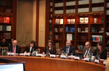 Dövlət borcunun idarə olunması və hüquqi aktların hazırlanması müzakirə olunub | FED.az