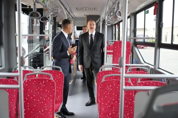 İlham Əliyev “BakuBus”un Gəncə Avtoparkının açılışında iştirak edib - FOTOLAR | FED.az