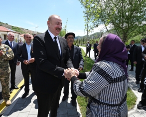 Prezident Laçının Sus kəndinə köçmüş sakinlərlə görüşüb - FOTOLAR[b][red] - YENİLƏNİB[/red][/b] | FED.az