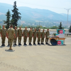 “Nar” Silahlı Qüvvələr Gününü işğaldan azad edilmiş ərazidə xidmət edən əsgərlərlə birgə qeyd etdi | FED.az