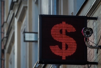 Rusiyada dolların məzənnəsi 4,5 ayda ən aşağı həddə düşdü