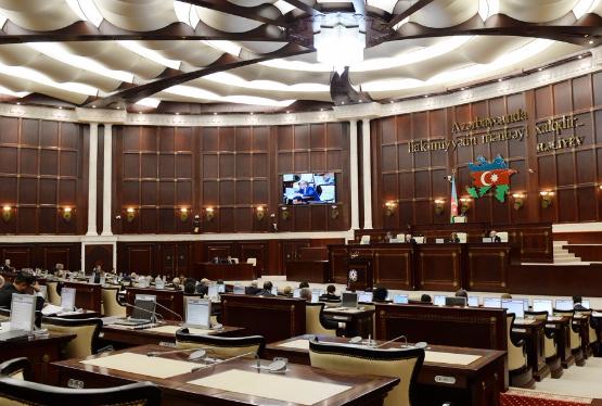 Parlament 2018-ci ilin dövlət büdcəsini qəbul edib