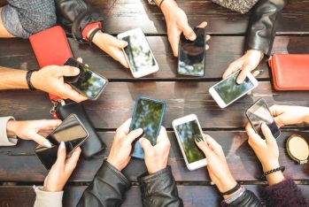Azərbaycanın xaricdən aldığı smartfonların qiyməti bahalaşıb - RƏQƏMLƏR
