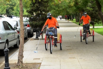 Bakıda kommunal işçilərə velosipedlər verilib - FOTO