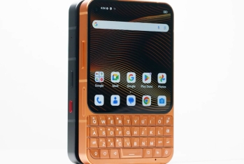 QWERTY klaviatura ilə yeni Android-smartfon buraxıldı