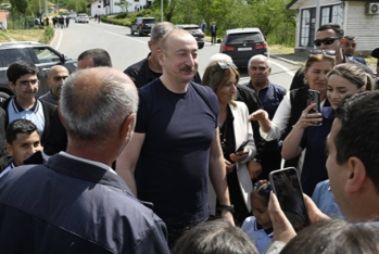 Prezident Kəlbəcər şəhərinin sakinləri ilə görüşüb, onlara mənzillərin açarlarını təqdim edib