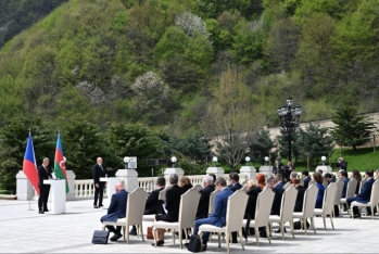 İlham Əliyev: "Çexiyaya qonşu olan ölkələrə Azərbaycan təbii qaz ixrac edir"