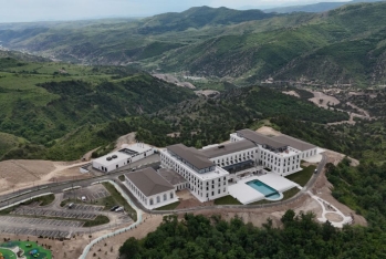 Laçında dağın zirvəsində kurort kompleksi - SPA zonası, hovuzlar, fitnes, sauna, hamam, restoran