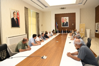 “Azərişıq” ASC-nin nümayəndələri Xızıda fermer və sahibkarlarla görüşüb