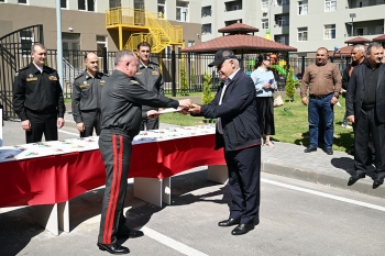 Hərbi qulluqçulara mənzillər verildi - FOTOLAR | FED.az