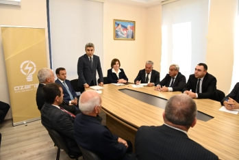 “Azərişıq” ASC-nin nümayəndələri Oğuzda fermer və sahibkarlarla görüşüb
