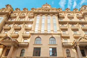 Şəhər mərkəzində, hazır binada, premium mənzillər – “Royal Residence”