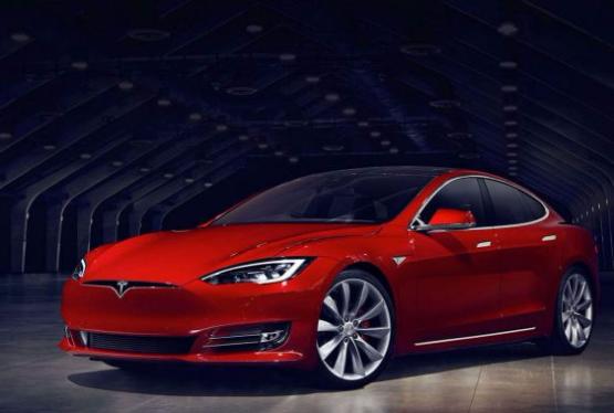 Tesla существенно повысила объемы производства, но по-прежнему теряет деньги