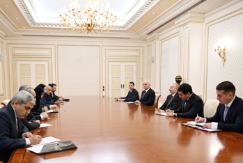 İlham Əliyev İranın yol və şəhərsalma nazirinin başçılıq etdiyi nümayəndə heyətini qəbul edib