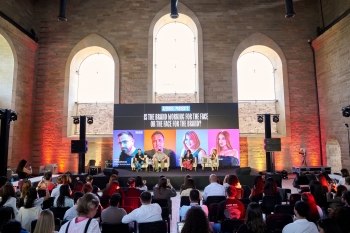 Azercell “Baku Flames” festivalında ilin “Ən Yaxşı Yerli Brend”i seçildi | FED.az